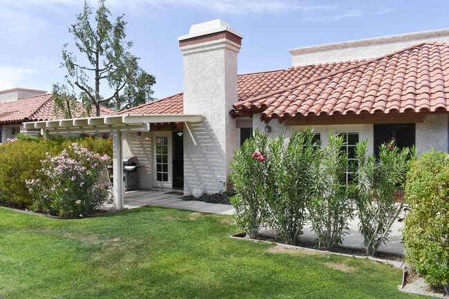 Building Photo - 113 Vitoria Ln