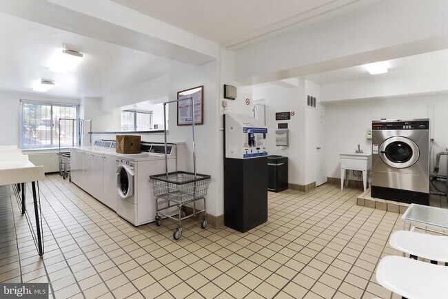 Building Photo - 1900 Lyttonsville Rd