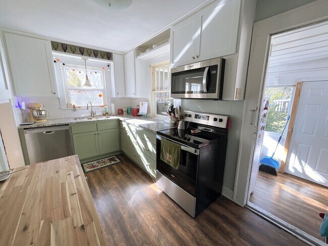 Building Photo - COLLEGE PRE-LEASING