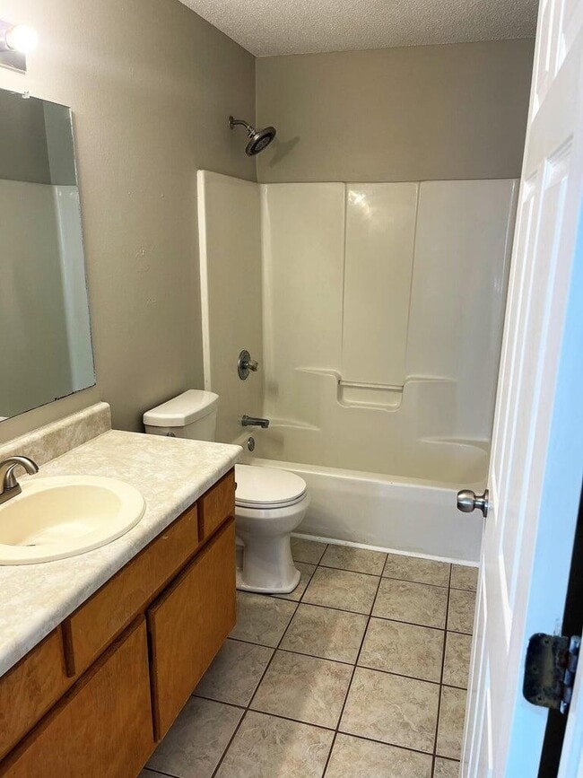 Building Photo - 1888 Bayou Dr