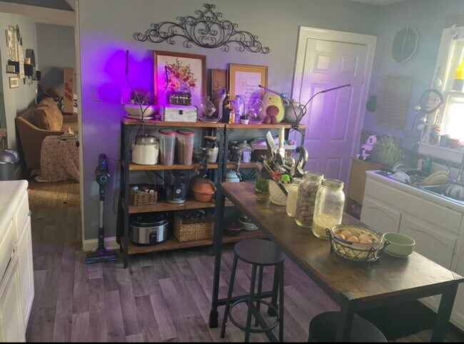 Building Photo - 665 N High St