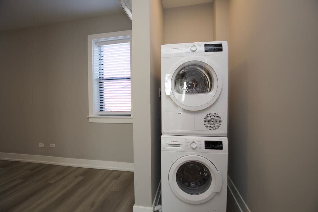 Building Photo - 3930 N Janssen Ave