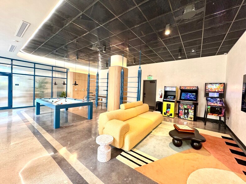 Building Photo - 1940 NW 2nd Ct