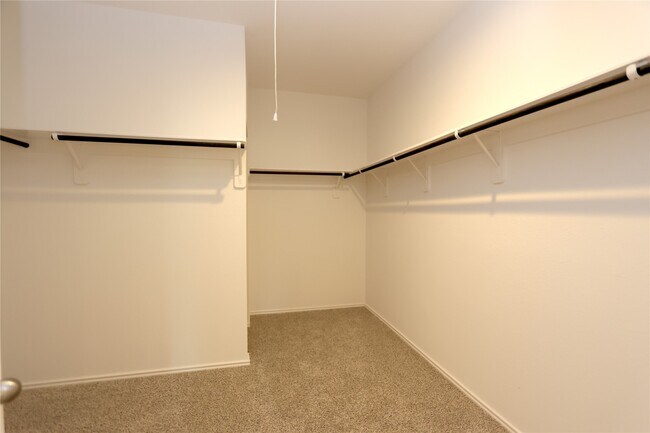 Building Photo - 1606 Cedar Pointe Ct