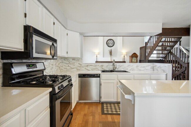 Building Photo - 7950 S Garrison Ct