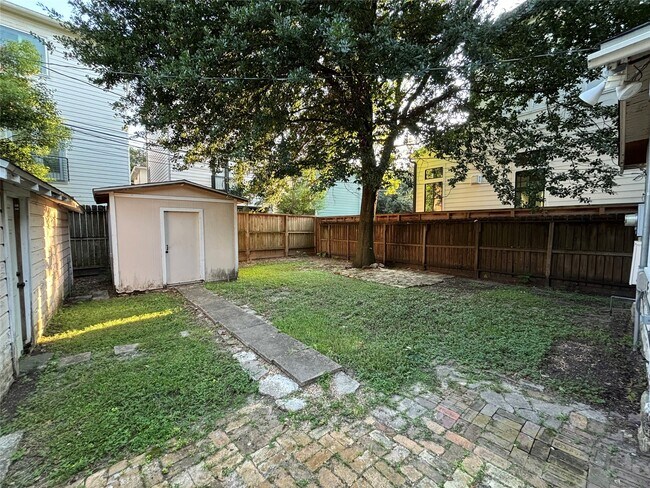 Building Photo - 704 Ridge St