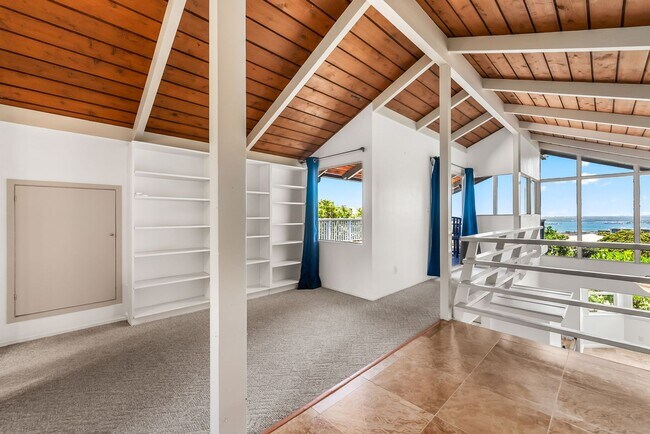 Building Photo - Single Family Home with views of Pearl Har...