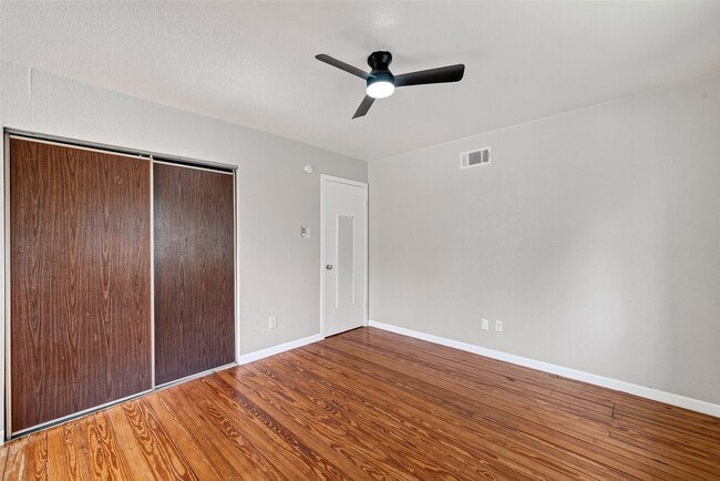 Building Photo - 1119 Pinecroft Dr