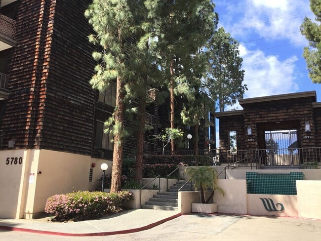 Building Photo - 2BR 2BA Condo-AC, Washer/Dryer in Unit, Pe...