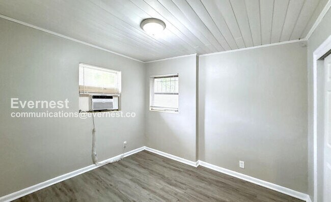 Building Photo - 913 E 11th Ave