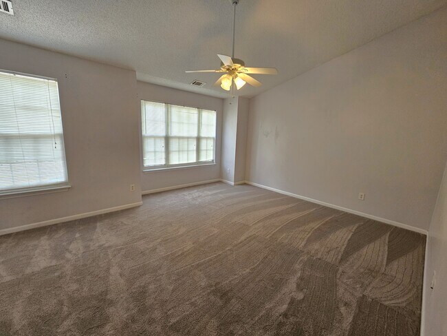 Building Photo - 127 Cirrus Ct