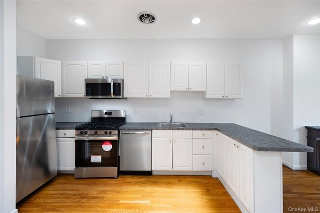 Building Photo - 118 W 136th St