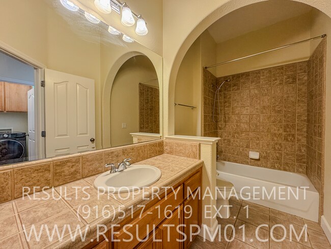 Building Photo - Luxury Whitney Oaks Retreat – Private Gated Community in Rocklin