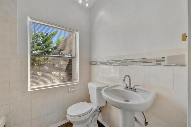 Building Photo - 6348 7th Ave N