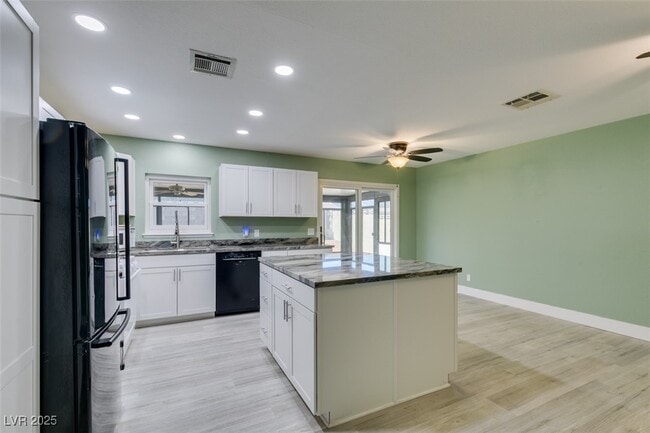 Building Photo - 605 Mosswood Dr