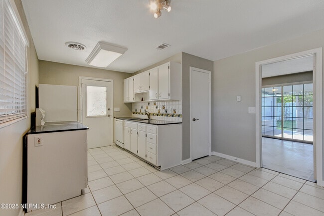 Building Photo - 748 Foxbriar Cove