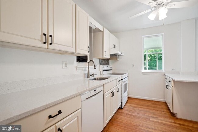 Building Photo - 2505 N Powhatan St