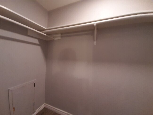 Building Photo - 9707 Richmond Ave.