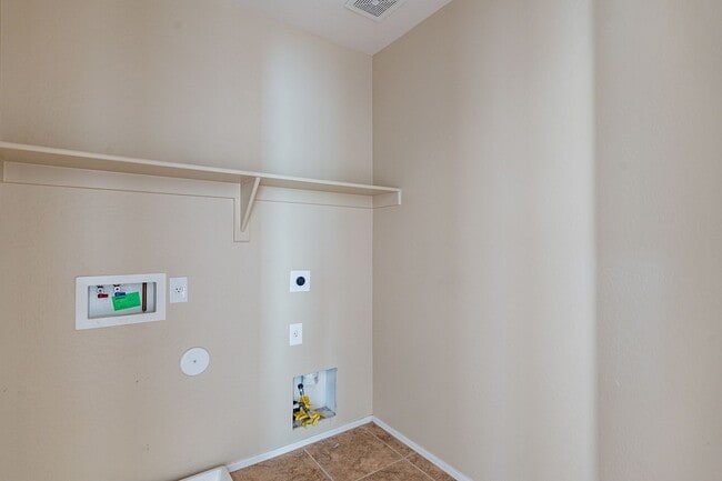 Building Photo - 3 bedroom home in Surprise