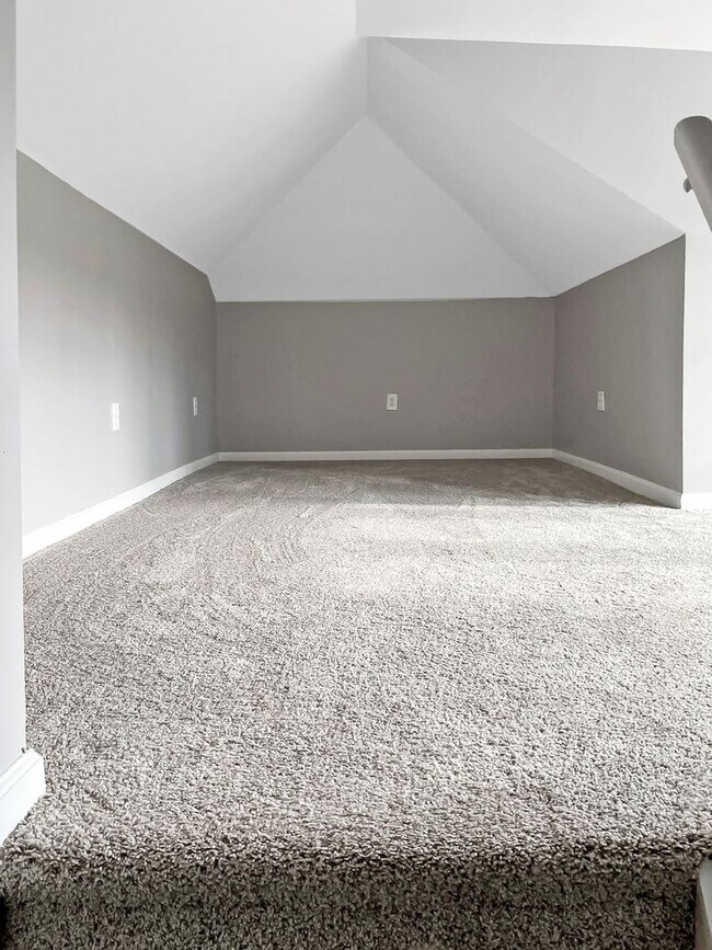 Building Photo - Fully Remodeled 4 Bed 2 Bath Home