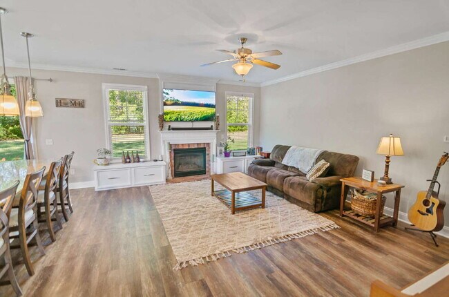 Building Photo - "Spacious 4-Bedroom Sanctuary with 3 Full Baths in Hampstead – Your Dream Home Awaits!"