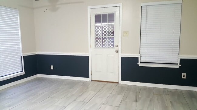 Building Photo - *****AVAILABLE NOW*****