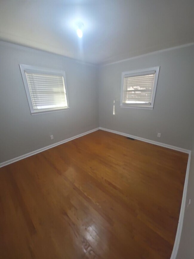 Building Photo - 3-Bedroom Home with Fireplace and Covered Patio in Sparta