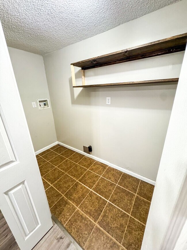 Building Photo - Spacious 4 Bedroom, 2.5 Bath Home in the Heart of Jacksonville, AL!