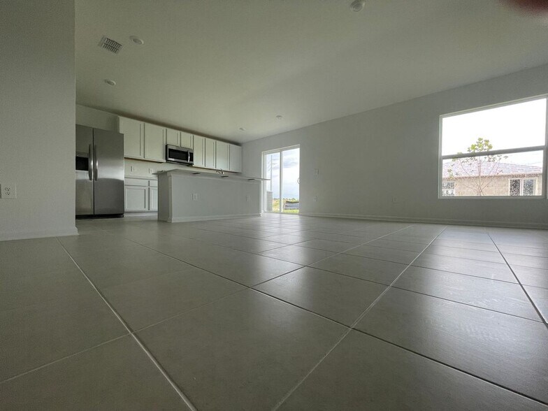 Building Photo - 1543 Jessica Blvd