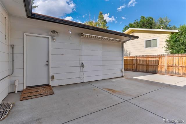 Building Photo - 411 Redwood Dr