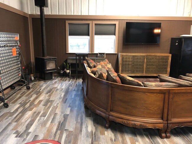 Building Photo - Bring your horse!! Come enjoy the wood bur...