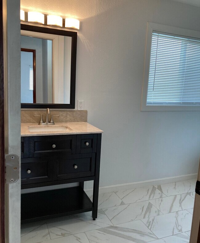 Building Photo - 7235 SE Clatsop St