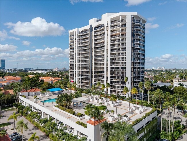 Building Photo - 3598 Yacht Club Dr