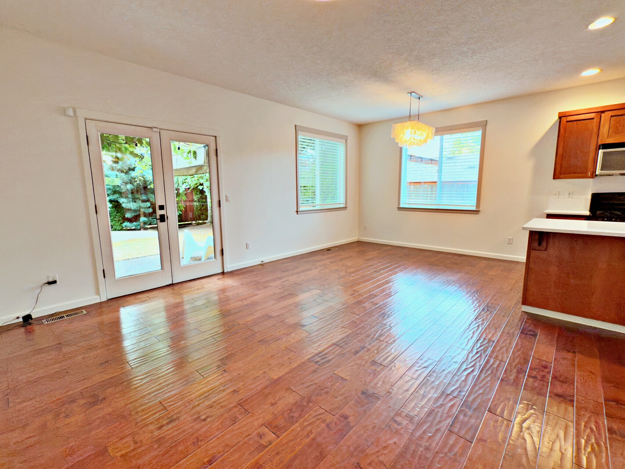 Building Photo - 411 SE 52nd Ave