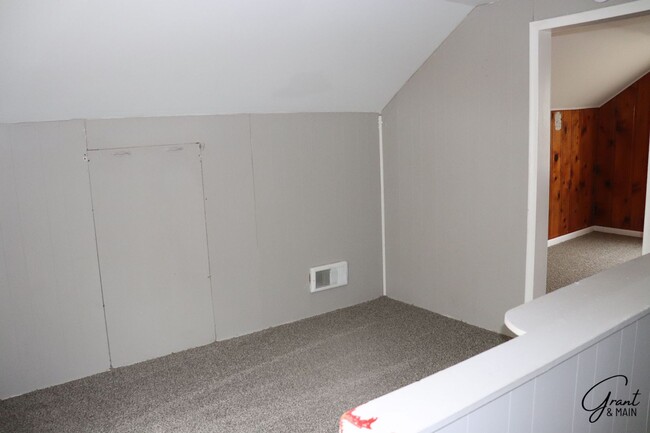Building Photo - Spacious 3 Bedroom - 1 Bath - Redford - $1...