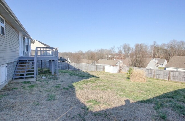 Building Photo - 3 bed 2 bath in the heart of St. B.  Fresh Paint.  Clean and Ready for You.