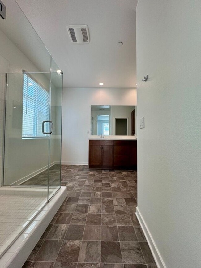 Building Photo - COMING SOON! Beautiful 4 bedroom Single St...