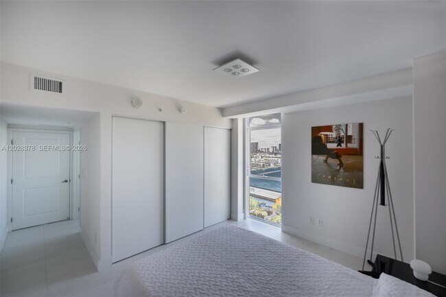Building Photo - 400 Sunny Isles Blvd