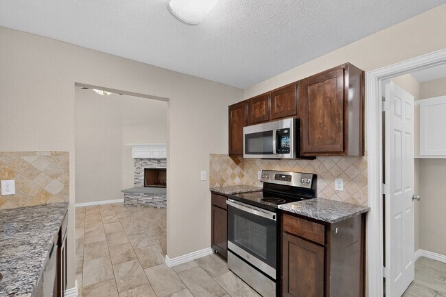 Building Photo - 829 Summercreek Dr
