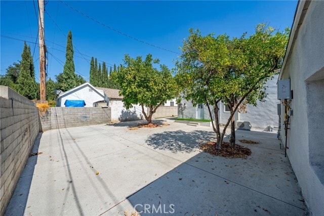 Building Photo - 2461 St Pierre Ave