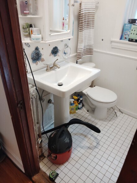 Building Photo - 3235 N Lockwood Ave