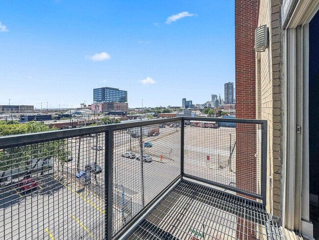 Building Photo - 2916 Indiana St