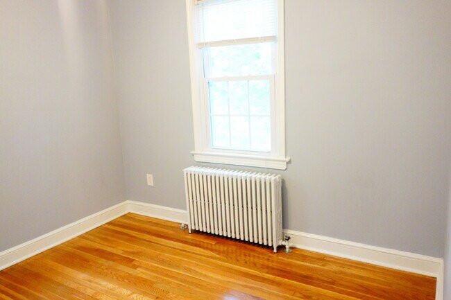 Building Photo - 8409 Greenwood Ave