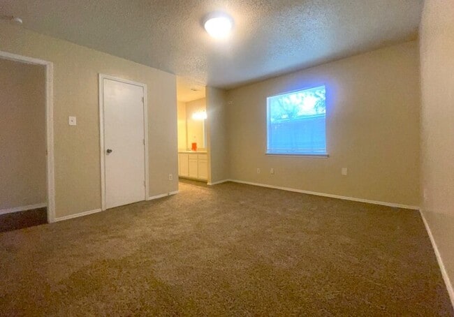 Building Photo - "The Perfect Pair: 2 Beds, 2 Baths, 2-Car Garage — Ready for You!"