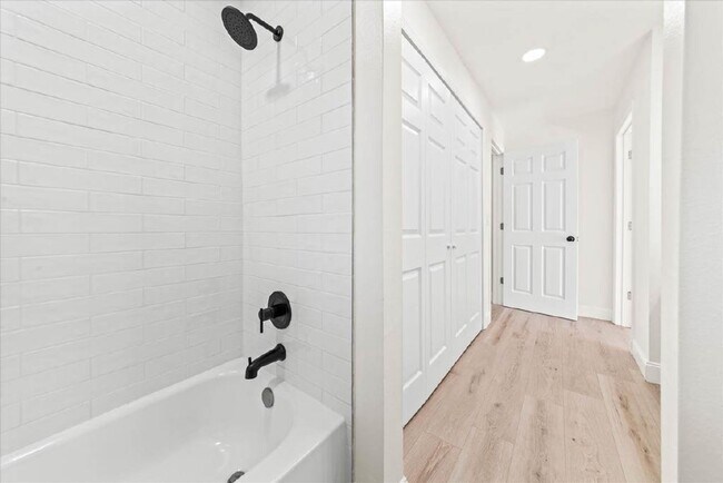 Building Photo - Stunning Newly Rehabbed Single-Family Home — Modern Design • Near Beach, Shopping & Dining!