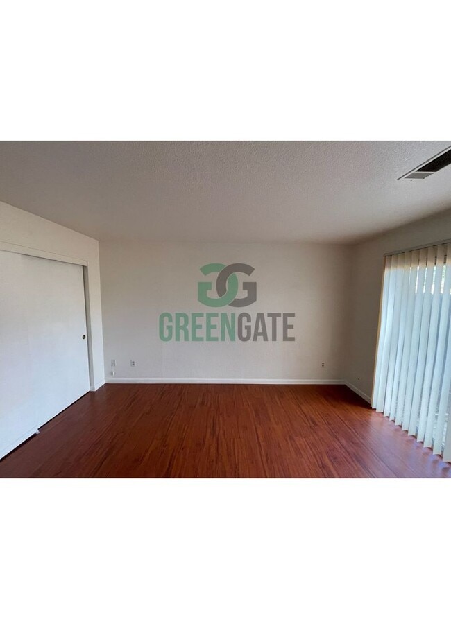 Building Photo - 177-179 Manzanita Lane