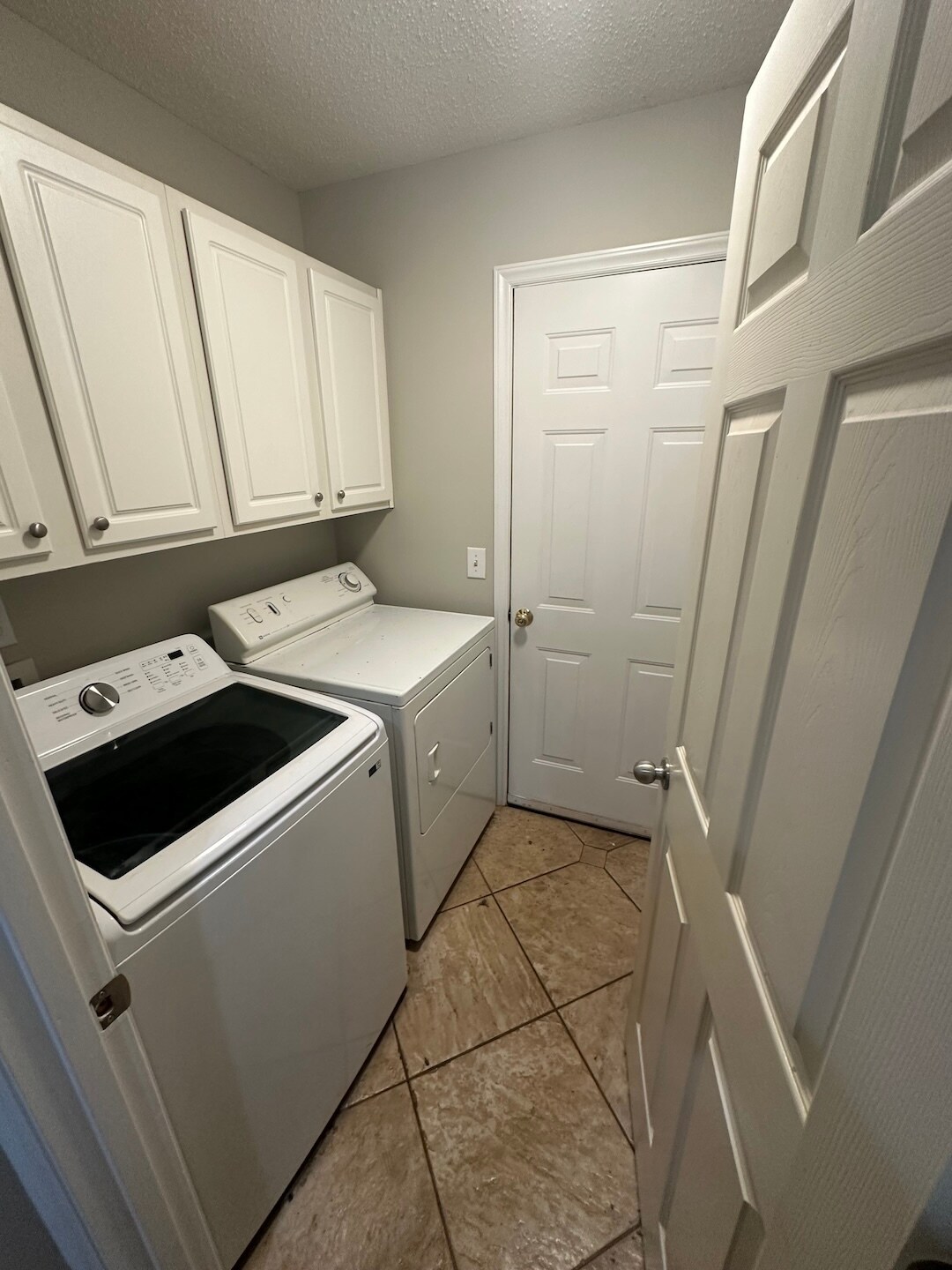 Building Photo - 4210 King Edward Ct