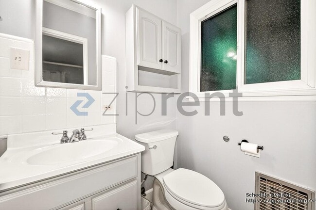 Building Photo - 3151 W Vallejo Dr