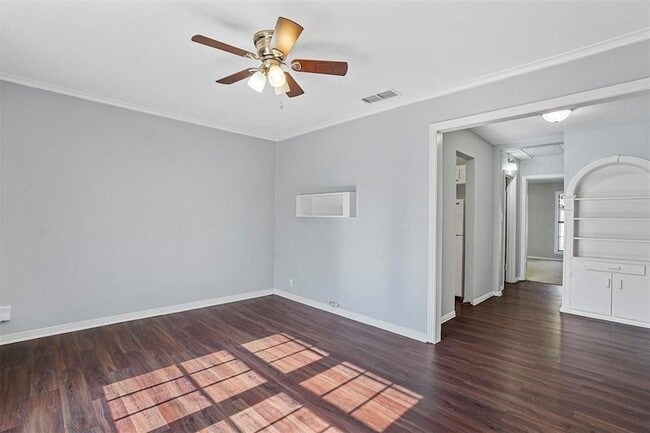 Building Photo - 210 W Willingham St