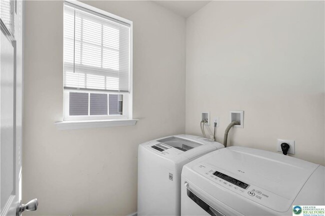 Building Photo - 4247 Beech Dr